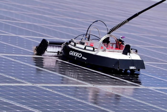 remote robot solar roof cleaner