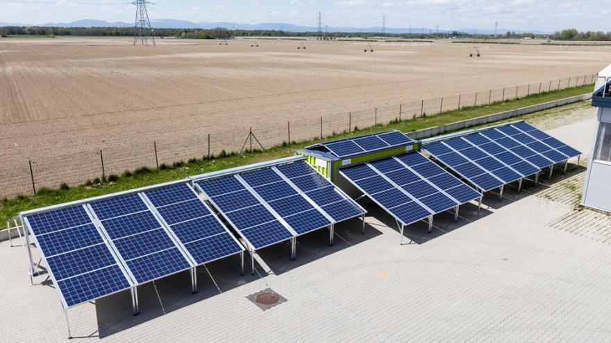 centrale solaire mobile panneaux photovoltaïques